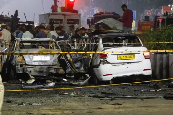 Delhi blast: DNA से पुष्टि हुई कि डॉ. उमर ने विस्फोटकों से लदी कार चलाई थी Delhi blast: DNA से पुष्टि हुई कि डॉ. उमर ने विस्फोटकों से लदी कार चलाई थी