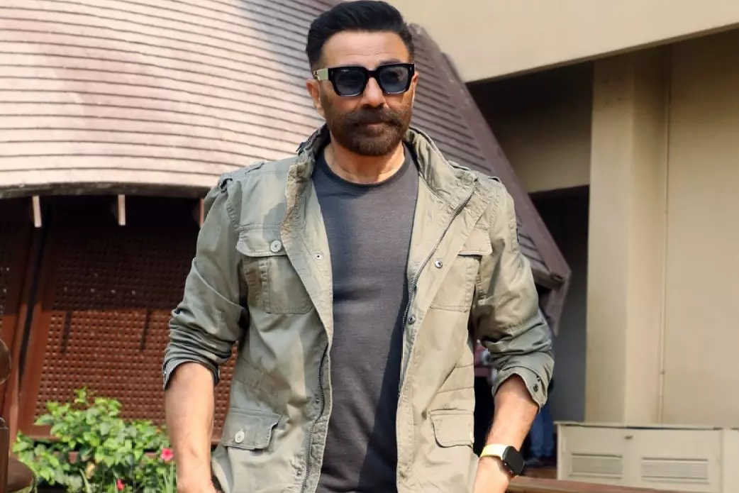 मीडिया के रवैये पर सनी देओल का गुस्सा फूटा, बोले शर्म नहीं आती मीडिया के रवैये पर सनी देओल का गुस्सा फूटा, बोले शर्म नहीं आती