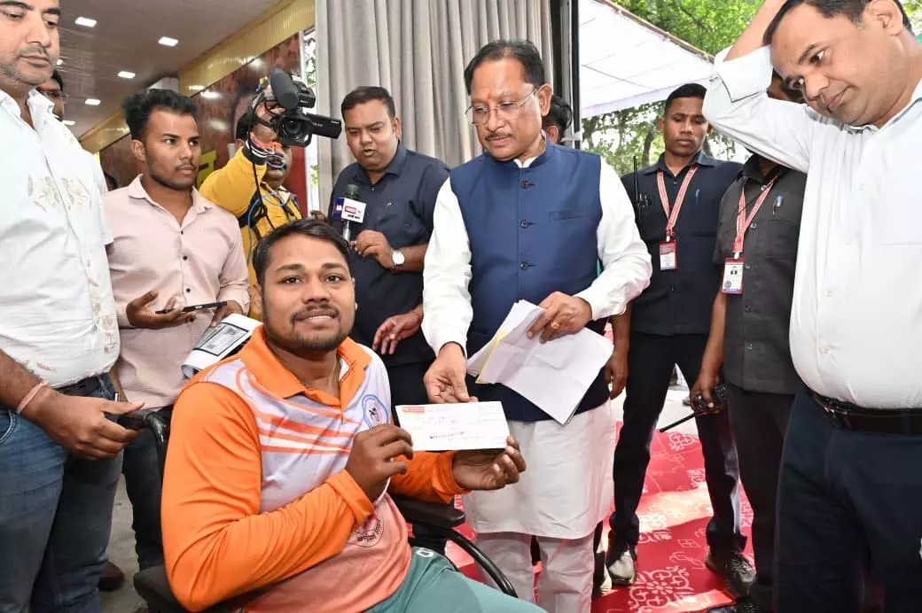 दिव्यांग रग्बी खिलाड़ी की मदद के लिए मुख्यमंत्री आगे आए, जनदर्शन में स्वीकृत किया 90 हजार रुपए का आर्थिक अनुदान दिव्यांग रग्बी खिलाड़ी की मदद के लिए मुख्यमंत्री आगे आए, जनदर्शन में स्वीकृत किया 90 हजार रुपए का आर्थिक अनुदान