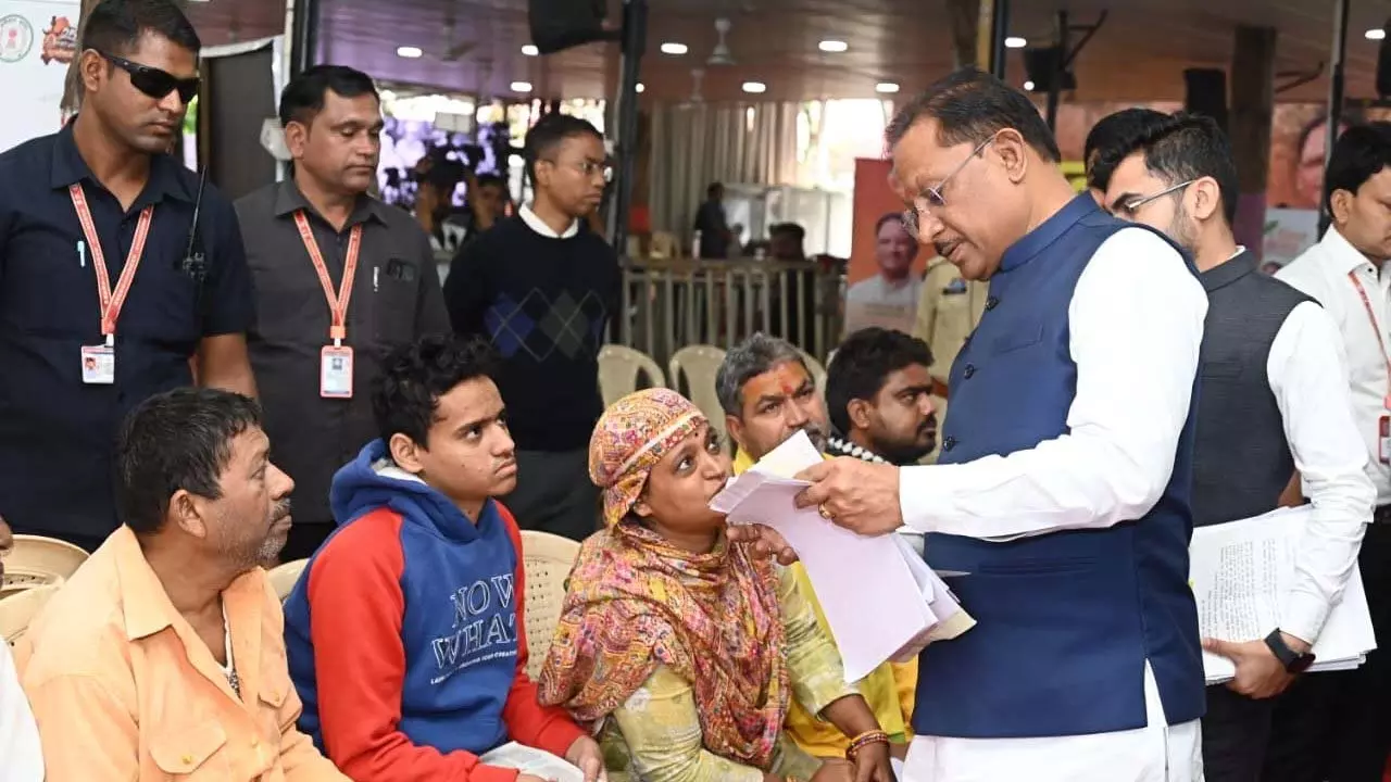 जनदर्शन में जनता की समस्याएं सुनना और उन्हें तत्काल समाधान देना मेरा कर्तव्य : CM विष्णुदेव साय जनदर्शन में जनता की समस्याएं सुनना और उन्हें तत्काल समाधान देना मेरा कर्तव्य : CM विष्णुदेव साय
