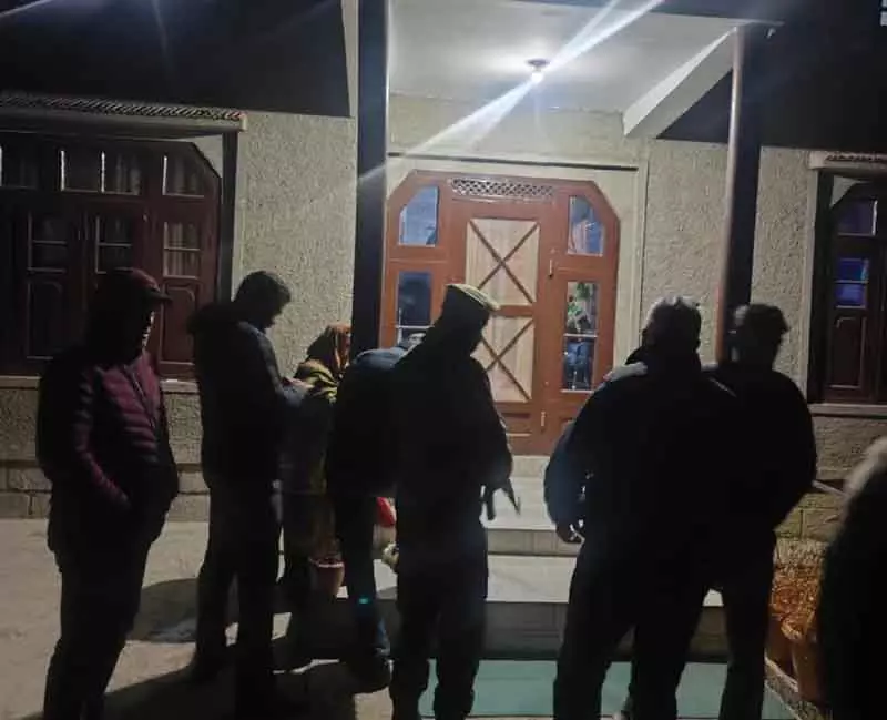 दिल्ली विस्फोट मामला: CIK ने Kashmir में 13 जगहों पर छापे मारे दिल्ली विस्फोट मामला: CIK ने Kashmir में 13 जगहों पर छापे मारे