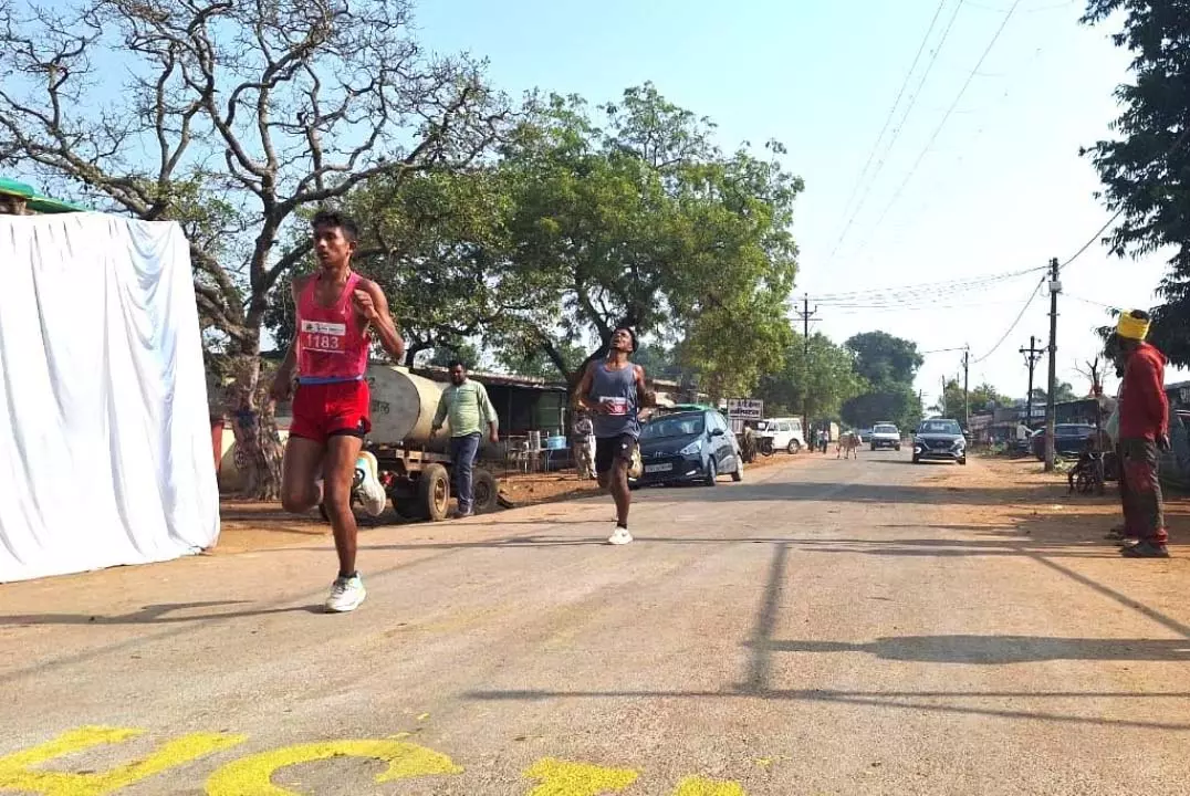 रन फॉर यूनिटी मैराथन में युवाओं ने लगाई एकता और देशभक्ति की दौड़ रन फॉर यूनिटी मैराथन में युवाओं ने लगाई एकता और देशभक्ति की दौड़