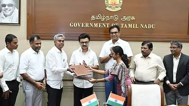 2500 लोगों को रोज़गार : CM की मौजूदगी में समझौता ज्ञापन पर हस्ताक्षर 2500 लोगों को रोज़गार : CM की मौजूदगी में समझौता ज्ञापन पर हस्ताक्षर