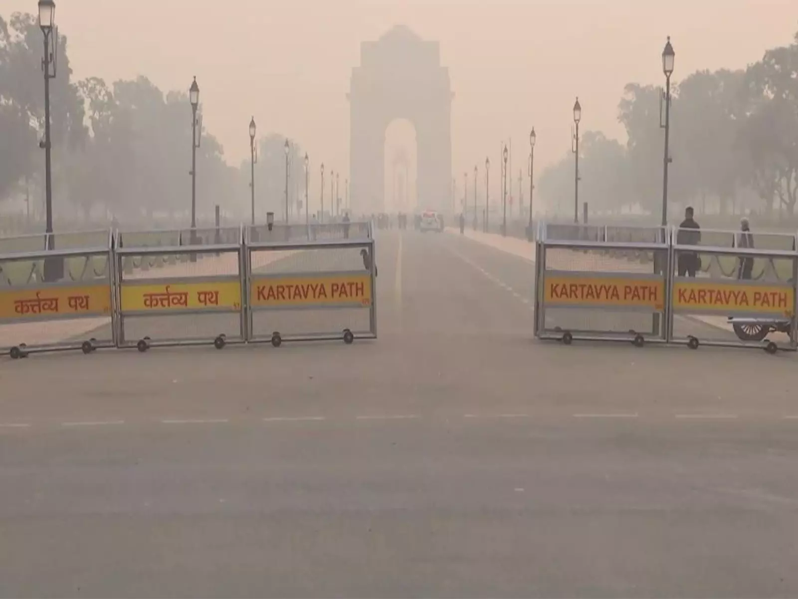 दिल्ली की हवा ‘गंभीर’ श्रेणी में, कई इलाकों में AQI 400 के पार दिल्ली की हवा ‘गंभीर’ श्रेणी में, कई इलाकों में AQI 400 के पार