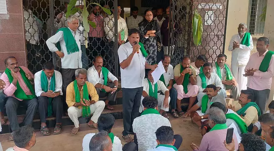 Hanagal : लोबिया खरीद केंद्र खोलने की मांग Hanagal : लोबिया खरीद केंद्र खोलने की मांग