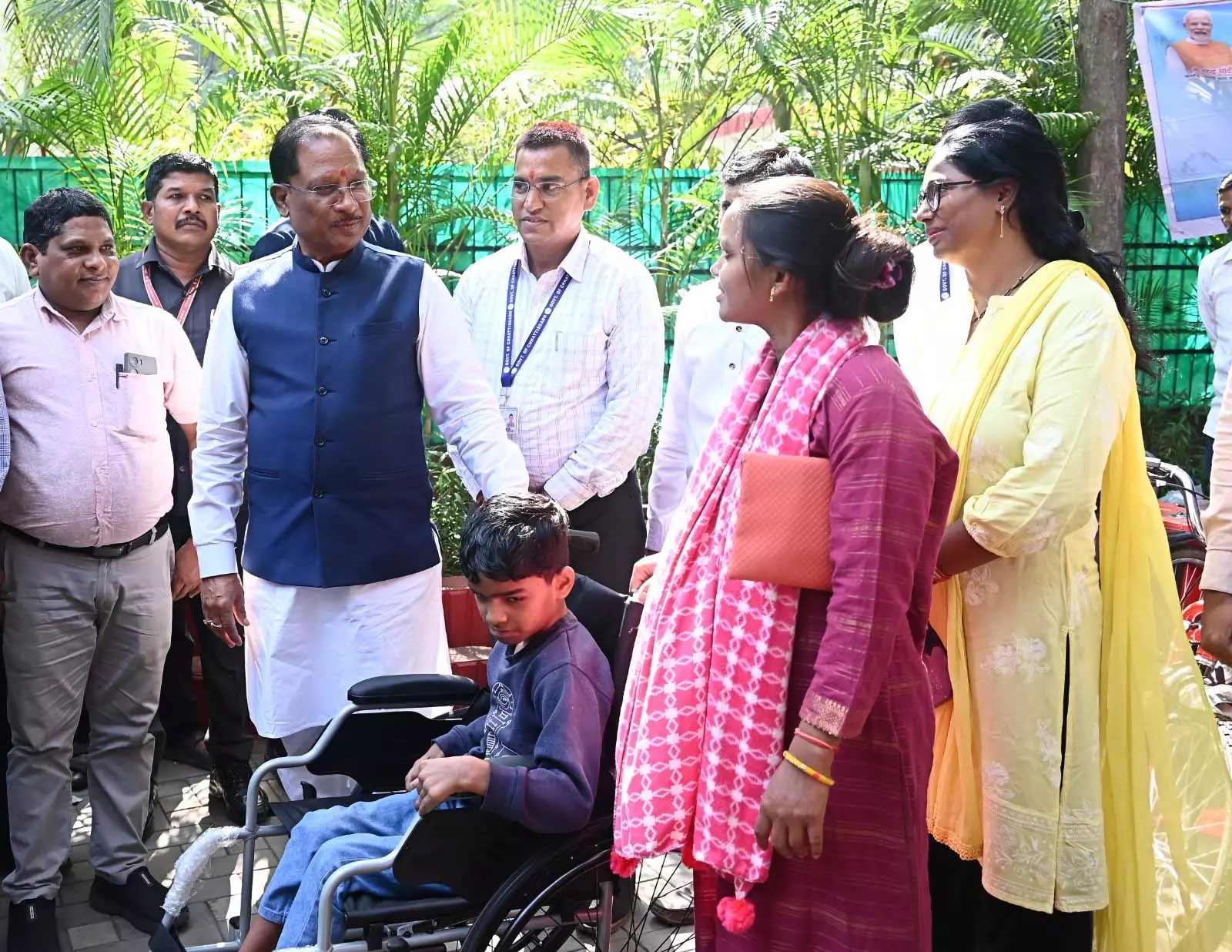 पैरों से सुंदर चित्र बनाती है रायपुर की पूनम, CM साय ने विशेष विद्यालय में भर्ती कराने और छात्रवृत्ति देने के दिए निर्देश पैरों से सुंदर चित्र बनाती है रायपुर की पूनम, CM साय ने विशेष विद्यालय में भर्ती कराने और छात्रवृत्ति देने के दिए निर्देश