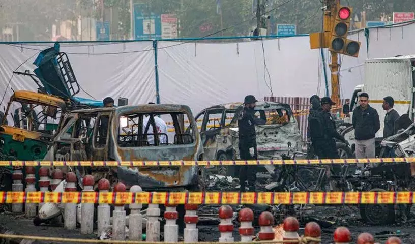 लाल किला विस्फोट जांचकर्ताओं ने खुलासा किया कि समन्वित हमलों के लिए 32 वाहन तैयार किए जा रहे थे लाल किला विस्फोट जांचकर्ताओं ने खुलासा किया कि समन्वित हमलों के लिए 32 वाहन तैयार किए जा रहे थे