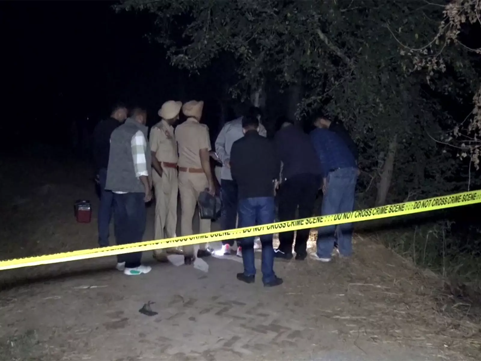 अमृतसर में पुलिस-बदमाशों के बीच मुठभेड़ में एक घायल, दो गिरफ्तार अमृतसर में पुलिस-बदमाशों के बीच मुठभेड़ में एक घायल, दो गिरफ्तार