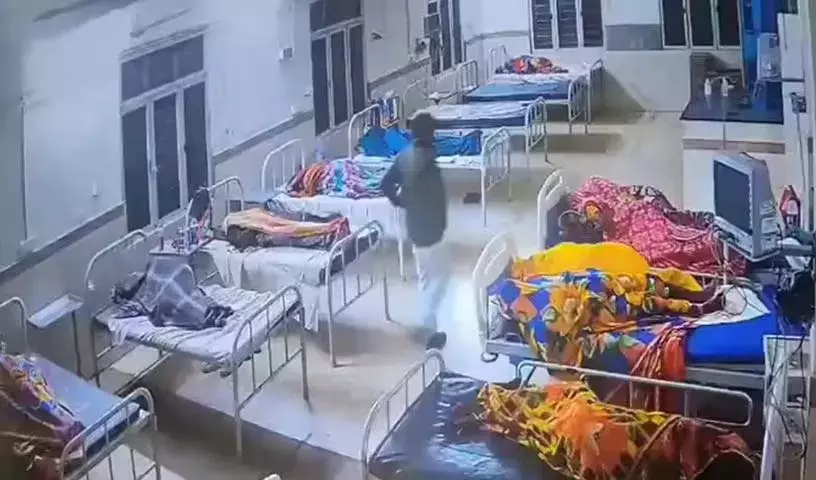Alluri जिले के अराकू वैली अस्पताल में मरीजों के मोबाइल फोन चोरी Alluri जिले के अराकू वैली अस्पताल में मरीजों के मोबाइल फोन चोरी