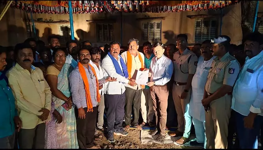 Shirhatti : विधायकों का रात्रिकालीन धरना समाप्त Shirhatti : विधायकों का रात्रिकालीन धरना समाप्त