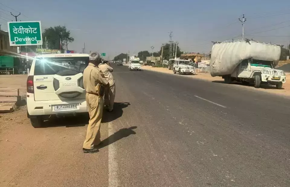 Jaipur: पुलिस का सख्त रुख, सड़क सुरक्षा अभियान में भारी संख्या में चालान Jaipur: पुलिस का सख्त रुख, सड़क सुरक्षा अभियान में भारी संख्या में चालान