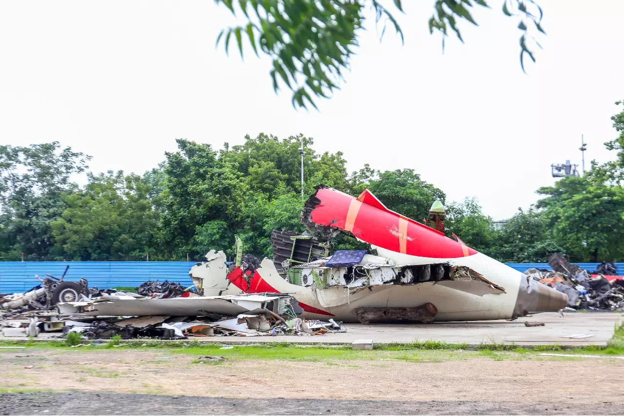 Air India crash: जांच का उद्देश्य कारण ढूंढना है, दोष तय करना नहीं: सुप्रीम कोर्ट Air India crash: जांच का उद्देश्य कारण ढूंढना है, दोष तय करना नहीं: सुप्रीम कोर्ट