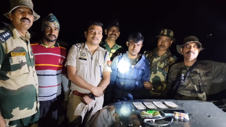 Assam के धुबरी में भारत-बांग्लादेश सीमा के पास 79,000 रुपये के नकली नोट के साथ युवक गिरफ्तार Assam के धुबरी में भारत-बांग्लादेश सीमा के पास 79,000 रुपये के नकली नोट के साथ युवक गिरफ्तार