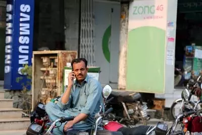 बलूचिस्तान में मोबाइल इंटरनेट सेवाएं फिर से निलंबित, तीन दिनों तक कम्युनिकेशन और ऑनलाइन व्यवसाय ठप बलूचिस्तान में मोबाइल इंटरनेट सेवाएं फिर से निलंबित, तीन दिनों तक कम्युनिकेशन और ऑनलाइन व्यवसाय ठप