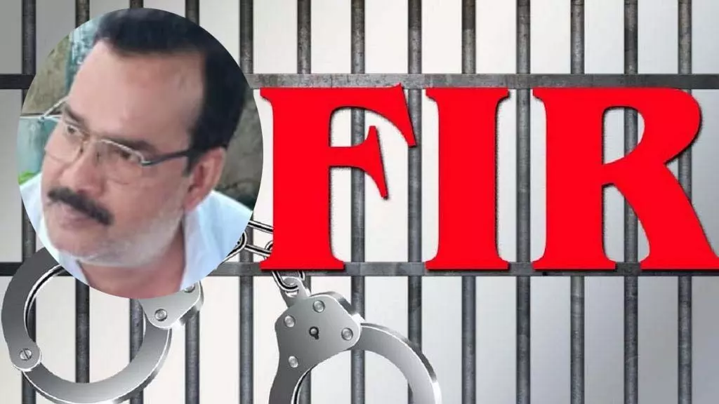 नौकरी के नाम पर ठगी, खुद को बताता कलेक्टर का देवर नौकरी के नाम पर ठगी, खुद को बताता कलेक्टर का देवर