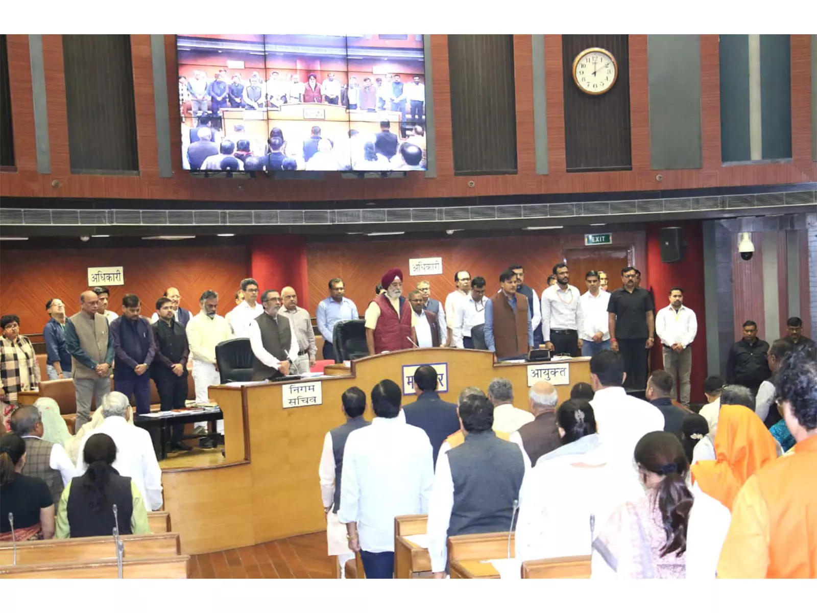 दिल्ली MCD ने दैनिक वेतनभोगी सफाई कर्मचारियों को नियमित करने का प्रस्ताव पारित किया दिल्ली MCD ने दैनिक वेतनभोगी सफाई कर्मचारियों को नियमित करने का प्रस्ताव पारित किया