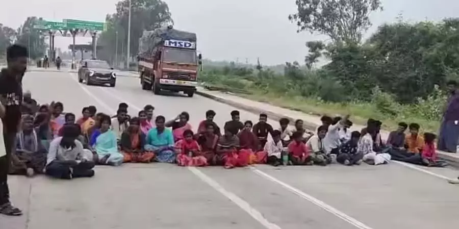 Karnataka: मछली पकड़ते समय नदी में डूबा युवक लापता Karnataka: मछली पकड़ते समय नदी में डूबा युवक लापता