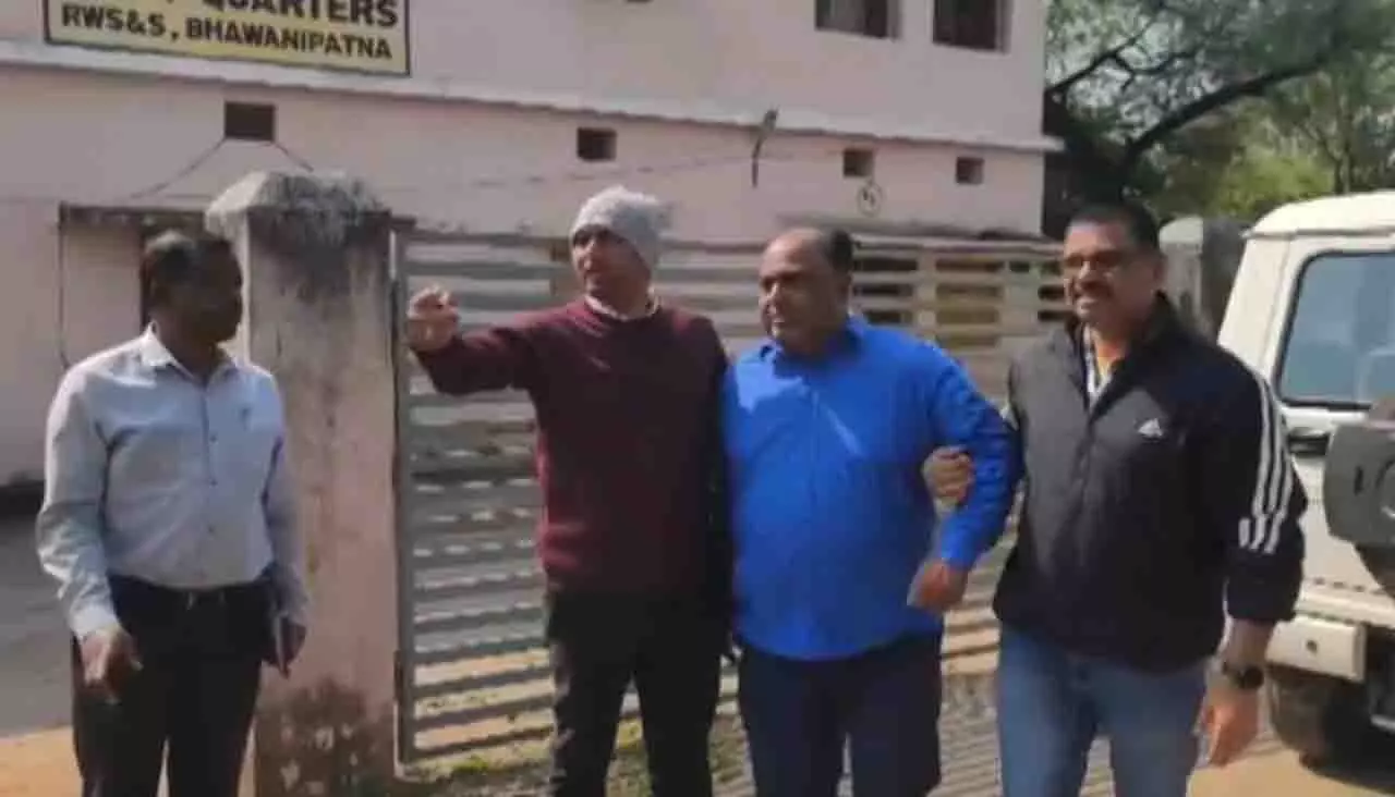 ओडिशा में वरिष्ठ क्लर्क को सतर्कता विभाग ने 20,000 रुपये की रिश्वत लेते पकड़ा ओडिशा में वरिष्ठ क्लर्क को सतर्कता विभाग ने 20,000 रुपये की रिश्वत लेते पकड़ा