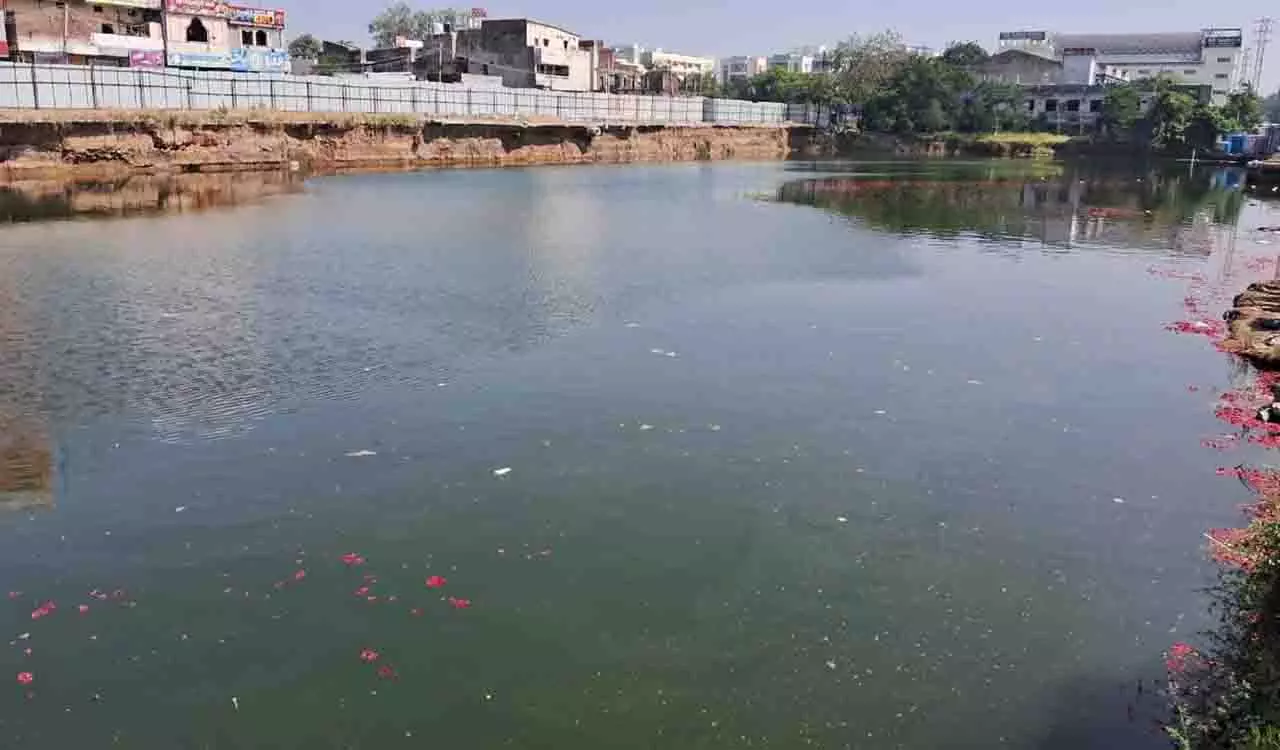 Warangal में दो साल बाद भी नया बस स्टैंड नहीं बन पाया Warangal में दो साल बाद भी नया बस स्टैंड नहीं बन पाया