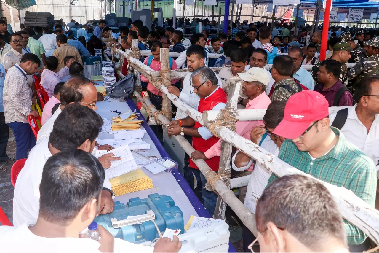 Assembly polls: बिहार में कल निर्णायक मतगणना की तैयारी Assembly polls: बिहार में कल निर्णायक मतगणना की तैयारी