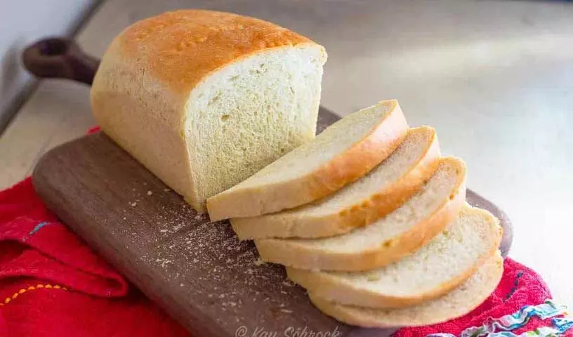 क्या आप अक्सर white bread खाते हैं? लेकिन क्या आप जानते हैं कि यह कितनी सेहत के लिए हानिकारक है? क्या आप अक्सर white bread खाते हैं? लेकिन क्या आप जानते हैं कि यह कितनी सेहत के लिए हानिकारक है?