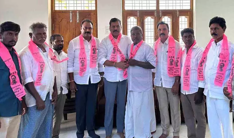 Koderu में कांग्रेस पार्टी को बड़ा झटका.. बड़े पैमाने पर बीआरएस सदस्यता Koderu में कांग्रेस पार्टी को बड़ा झटका.. बड़े पैमाने पर बीआरएस सदस्यता