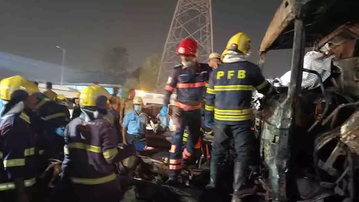 नवले ब्रिज दुर्घटना में मरने वालों की संख्या बढ़कर 8 हुई, 20 से ज़्यादा घायल नवले ब्रिज दुर्घटना में मरने वालों की संख्या बढ़कर 8 हुई, 20 से ज़्यादा घायल