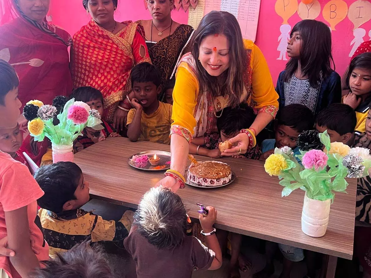 “प्रोजेक्ट आओ बांटे खुशियां” से बच्चों के चेहरों पर मुस्कान “प्रोजेक्ट आओ बांटे खुशियां” से बच्चों के चेहरों पर मुस्कान