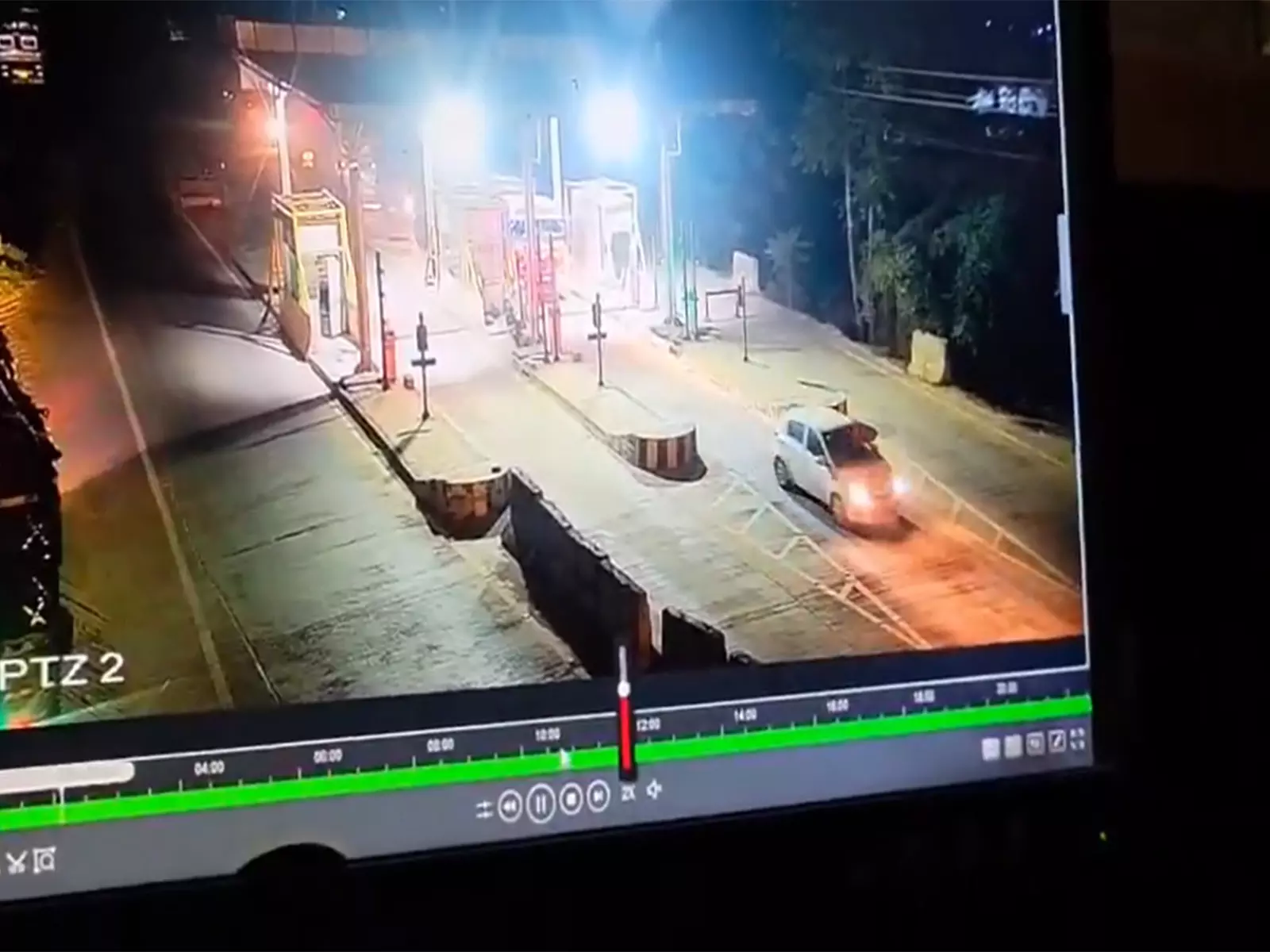 दिल्ली आतंकी विस्फोट मामला: डॉ. उमर CCTV में मेवात टोल पर विस्फोट से कुछ घंटे पहले दिखे दिल्ली आतंकी विस्फोट मामला: डॉ. उमर CCTV में मेवात टोल पर विस्फोट से कुछ घंटे पहले दिखे