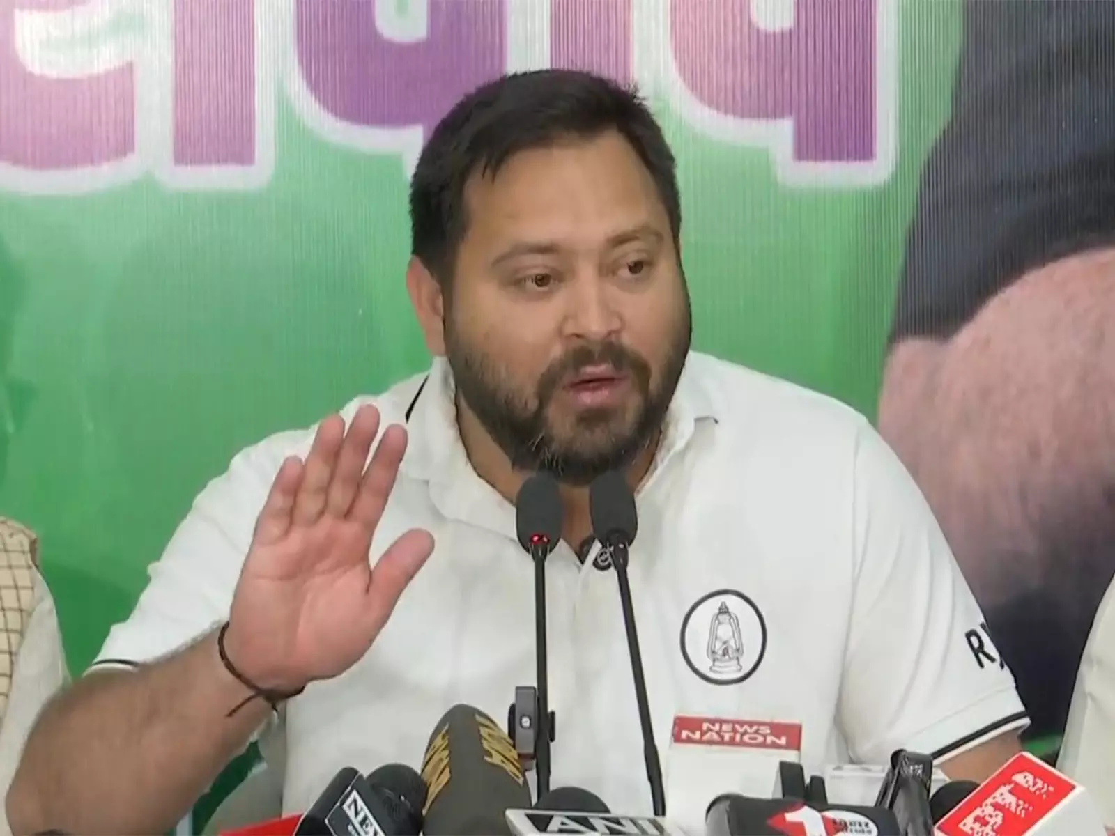 नतीजे वाले दिन से पहले तेजस्वी यादव ने Patna में बुलाई महागठबंधन की बैठक नतीजे वाले दिन से पहले तेजस्वी यादव ने Patna में बुलाई महागठबंधन की बैठक