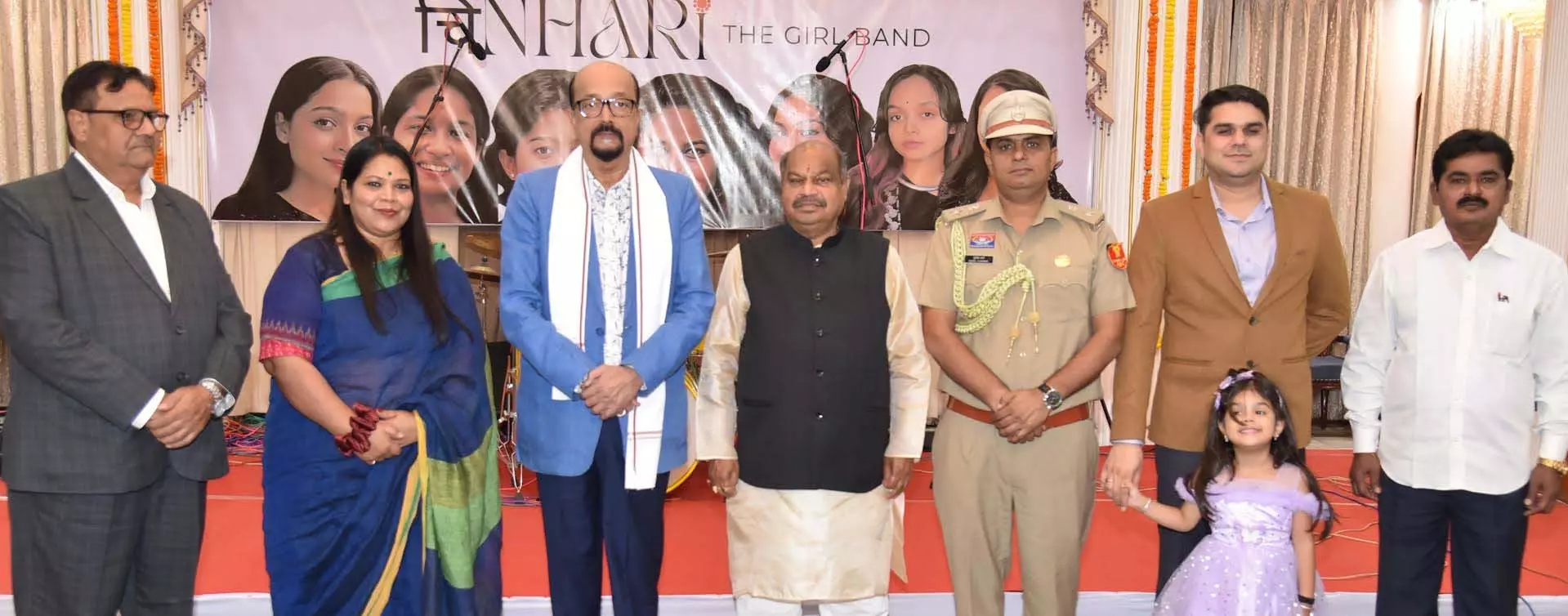 राजभवन के अधिकारियों को स्थानांतरण पर दी गई बिदाई राजभवन के अधिकारियों को स्थानांतरण पर दी गई बिदाई