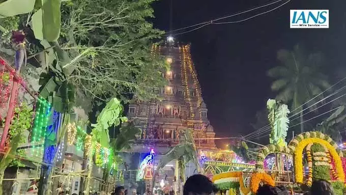 वातन्येश्वरर मंदिर में थुला महोत्सव के दौरान भगवान की पवित्र विवाह समारोह धूमधाम से आयोजित वातन्येश्वरर मंदिर में थुला महोत्सव के दौरान भगवान की पवित्र विवाह समारोह धूमधाम से आयोजित