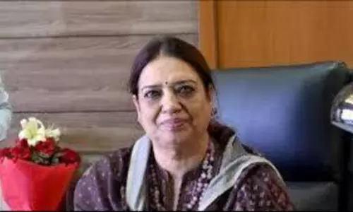 Chandigarh: मेयर बबला ने अधिकारियों को नगर निगम सेवाओं को प्राथमिकता देने का निर्देश दिया