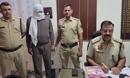 फर्जी आईडी से महिला से 1.5 लाख रुपये ऐंठे फर्जी आईडी से महिला से 1.5 लाख रुपये ऐंठे