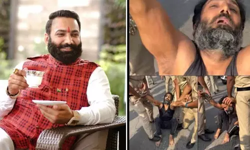 करणी सेना का नेता सूदखोर वीरेंद्र तोमर को बचा रहा था पुलिस से, पूछताछ में खुलासा करणी सेना का नेता सूदखोर वीरेंद्र तोमर को बचा रहा था पुलिस से, पूछताछ में खुलासा