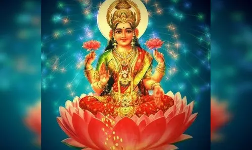 शुक्रवार व्रत: ऐसे करें मां लक्ष्मी, संतोषी और शुक्र देव की पूजा, दूर होंगे कष्ट और मिलेगी सुख-समृद्धि शुक्रवार व्रत: ऐसे करें मां लक्ष्मी, संतोषी और शुक्र देव की पूजा, दूर होंगे कष्ट और मिलेगी सुख-समृद्धि