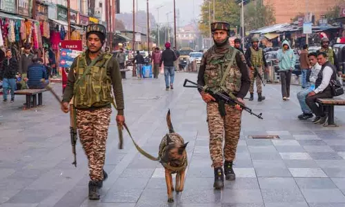 Kashmir के डॉक्टरों से सफेदपोश आतंकवाद मामले में पूछताछ Kashmir के डॉक्टरों से सफेदपोश आतंकवाद मामले में पूछताछ