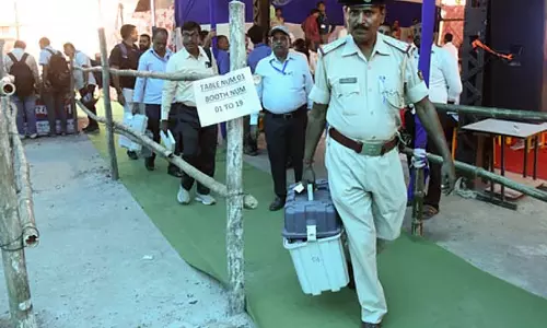 Bihar में कल होगी मतगणना - वोटिंग मशीनों की कड़ी सुरक्षा Bihar में कल होगी मतगणना - वोटिंग मशीनों की कड़ी सुरक्षा