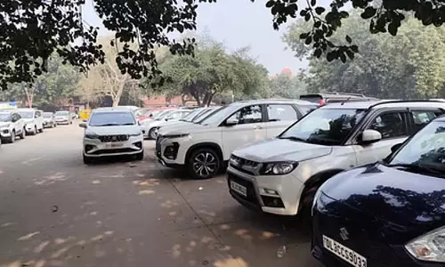 Delhi : सेनगोट्टई पार्किंग स्थल पर सुरक्षा भंग Delhi : सेनगोट्टई पार्किंग स्थल पर सुरक्षा भंग