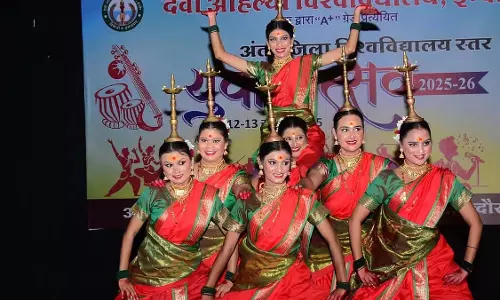 Indore : डीएवीवी में दो दिवसीय अंतर-जिला युवा महोत्सव शुरू Indore : डीएवीवी में दो दिवसीय अंतर-जिला युवा महोत्सव शुरू
