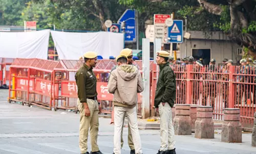 धमाके की अफवाह, बस का टायर फटने से आई थी तेज आवाज धमाके की अफवाह, बस का टायर फटने से आई थी तेज आवाज