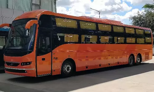 बसों में लाइटिंग, GPS, इमरजेंसी बटन और पानी की व्यवस्था होनी चाहिए : कलेक्टर बसों में लाइटिंग, GPS, इमरजेंसी बटन और पानी की व्यवस्था होनी चाहिए : कलेक्टर