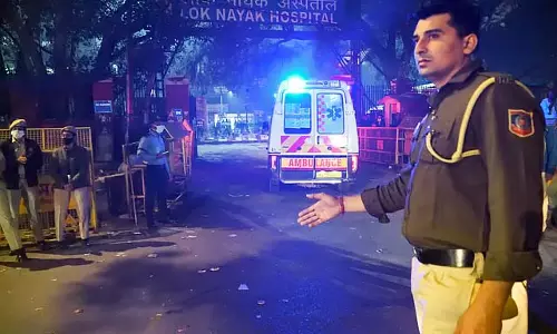 Delhi car blast : मृतकों की संख्या बढ़कर 13 हुई Delhi car blast : मृतकों की संख्या बढ़कर 13 हुई