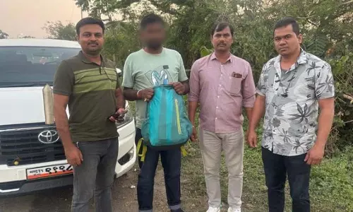 Mumbai : पुलिस ने व्यक्ति के घर से 20 लाख की चोरी के आरोप में उसके ड्राइवर को गिरफ्तार किया Mumbai : पुलिस ने व्यक्ति के घर से 20 लाख की चोरी के आरोप में उसके ड्राइवर को गिरफ्तार किया