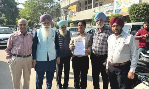 Jalandhar सड़क निर्माण को लेकर अधिकारियों से मिले निवासी