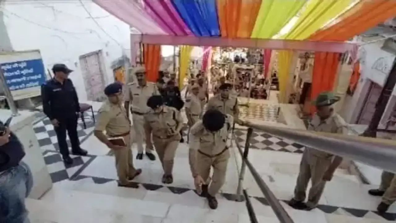 Ajmer: ब्रह्मा मंदिर और बेखबाद हाउस में सुरक्षा बढ़ाने के निर्देश Ajmer: ब्रह्मा मंदिर और बेखबाद हाउस में सुरक्षा बढ़ाने के निर्देश