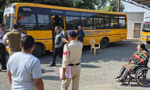 Indore : नियमों का उल्लंघन करने पर आरटीओ ने 11 स्कूल बसों पर जुर्माना लगाया, एक बस जब्त Indore : नियमों का उल्लंघन करने पर आरटीओ ने 11 स्कूल बसों पर जुर्माना लगाया, एक बस जब्त
