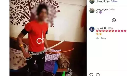 घातक हथियार के साथ फोटो सोशल मीडिया में किया पोस्ट, पकड़े गए बदमाश घातक हथियार के साथ फोटो सोशल मीडिया में किया पोस्ट, पकड़े गए बदमाश