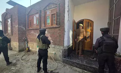 Shopian पुलिस की आतंकी नेटवर्क पर कार्रवाई, JeI और JKNP से जुड़े ठिकानों पर छापे Shopian पुलिस की आतंकी नेटवर्क पर कार्रवाई, JeI और JKNP से जुड़े ठिकानों पर छापे