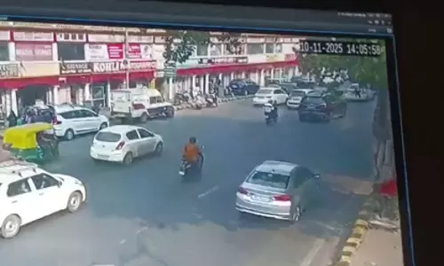 लाल किला धमाका केस में अहम सबूत, उमर की हरकतें कैमरे में कैद लाल किला धमाका केस में अहम सबूत, उमर की हरकतें कैमरे में कैद